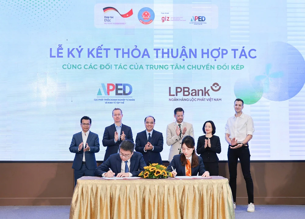 lpbank-chung-tay-cung-bo-tai-chinh-thuc-day-chuyen-doi-so-xanh-cho-doanh-nghiep-viet.jpg