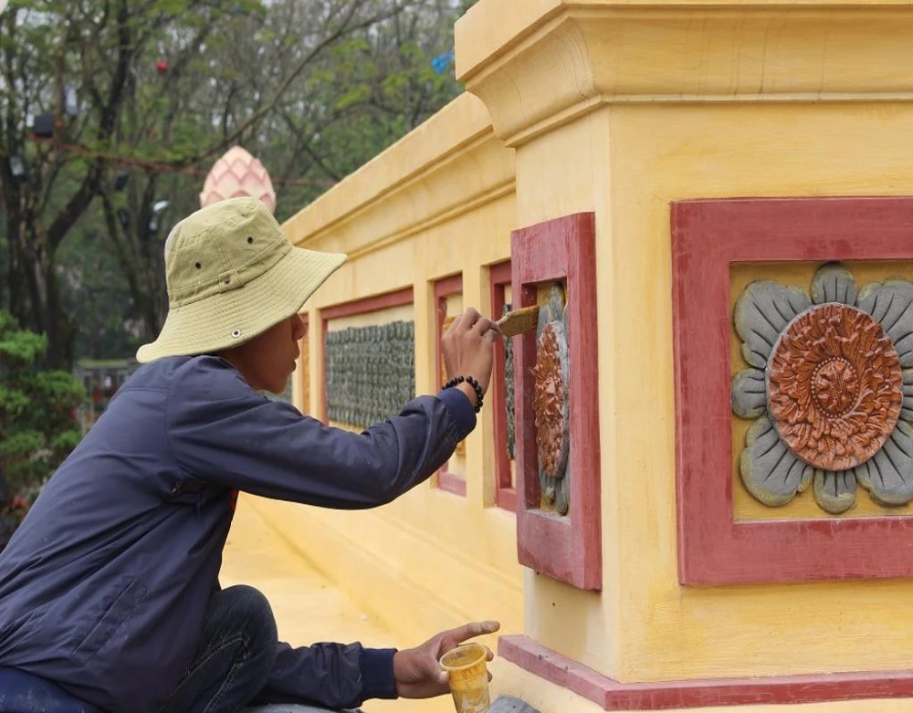 sửa hoa văn bia quốc học