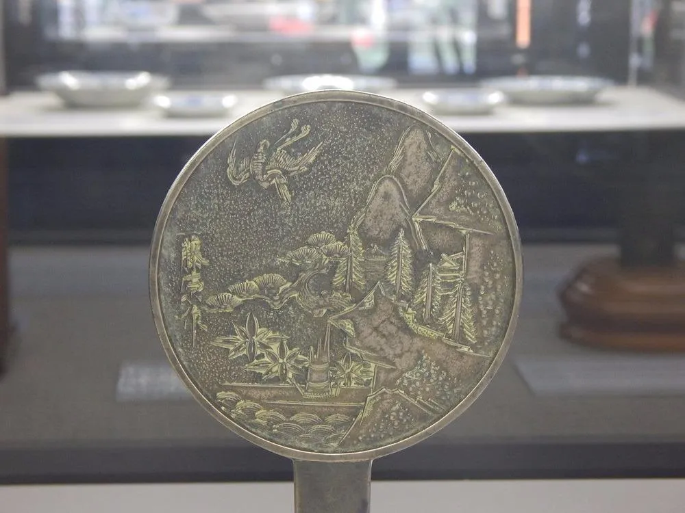 Gương đồng Nhật Bản.