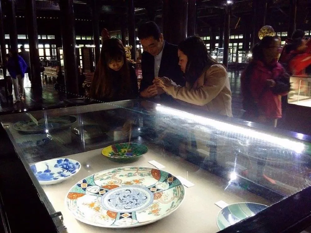 Triển lãm thu hút đông đảo người dân đến tham quan.