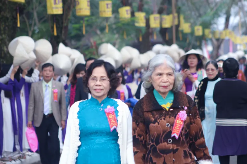 Nữ sinh Đồng Khánh duyên dáng trong ngày kỷ niệm ảnh 5 Nữ sinh Đồng Khánh duyên dáng trong ngày kỷ niệm ảnh 5