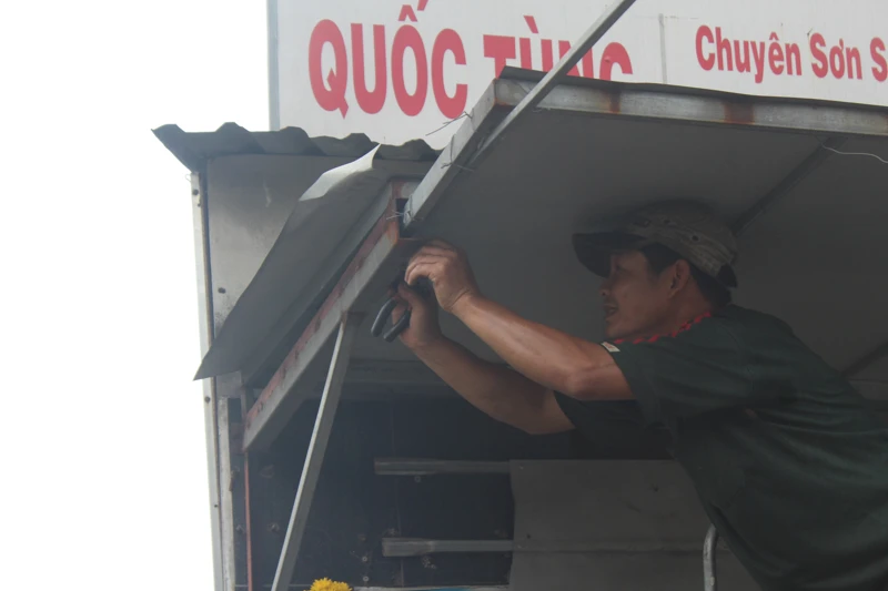 Dẹp vỉa hè, người dân Huế tự dỡ bỏ vật cản ảnh 3