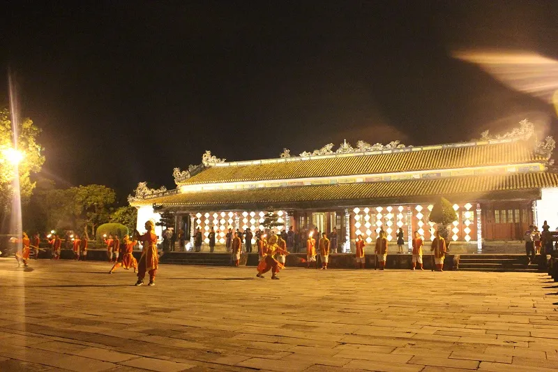 Đại nội Huế mở cửa đón du khách tham quan về đêm ảnh 8 Đại nội Huế mở cửa đón du khách tham quan về đêm ảnh 8