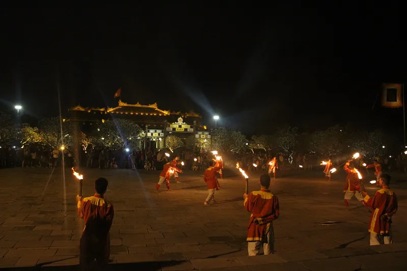 Đại nội Huế mở cửa đón du khách tham quan về đêm ảnh 12 Đại nội Huế mở cửa đón du khách tham quan về đêm ảnh 12