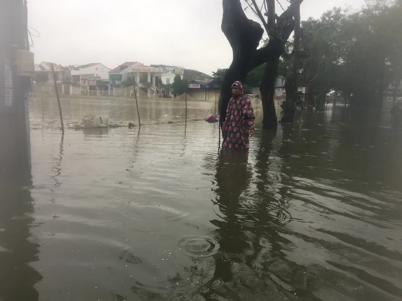 Lũ lên, bốn bề xứ Huế lại ngập trong nước ảnh 2 Lũ lên, bốn bề xứ Huế lại ngập trong nước ảnh 2