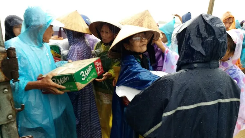 Lũ vẫn đang chia cắt vùng trũng Quảng Điền ảnh 7