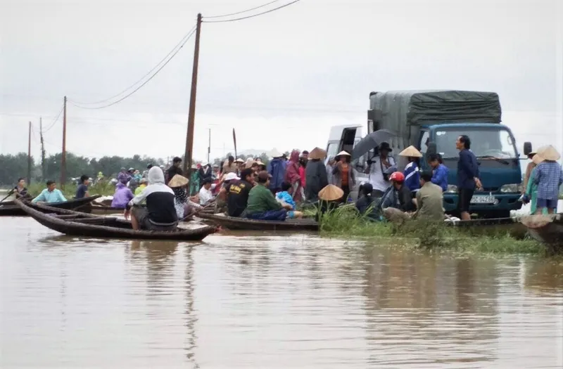 Lũ vẫn đang chia cắt vùng trũng Quảng Điền ảnh 6