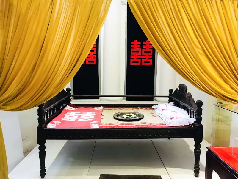 Xem chiếc giường tân hôn trong đám cưới xưa ở Huế ảnh 5 Xem chiếc giường tân hôn trong đám cưới xưa ở Huế ảnh 5