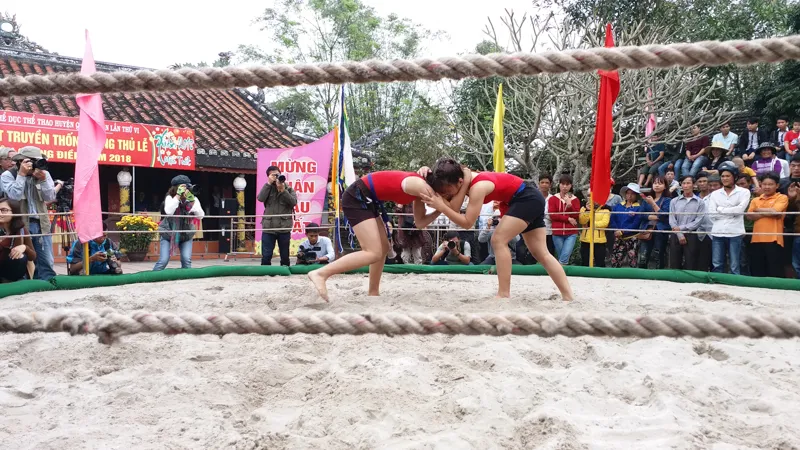 Nô nức xem đô vật xứ Huế tranh tài ảnh 2