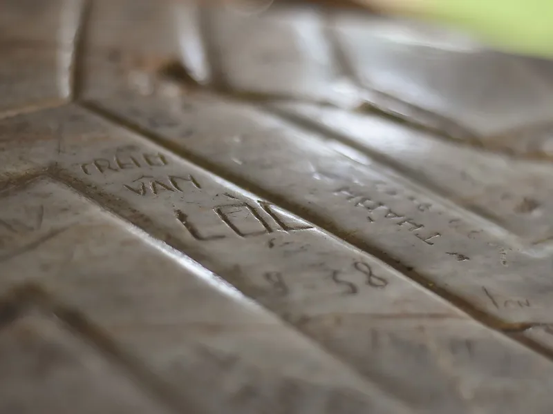 Viết vẽ bậy lên nhiều di tích, bảo vật quốc gia ảnh 5