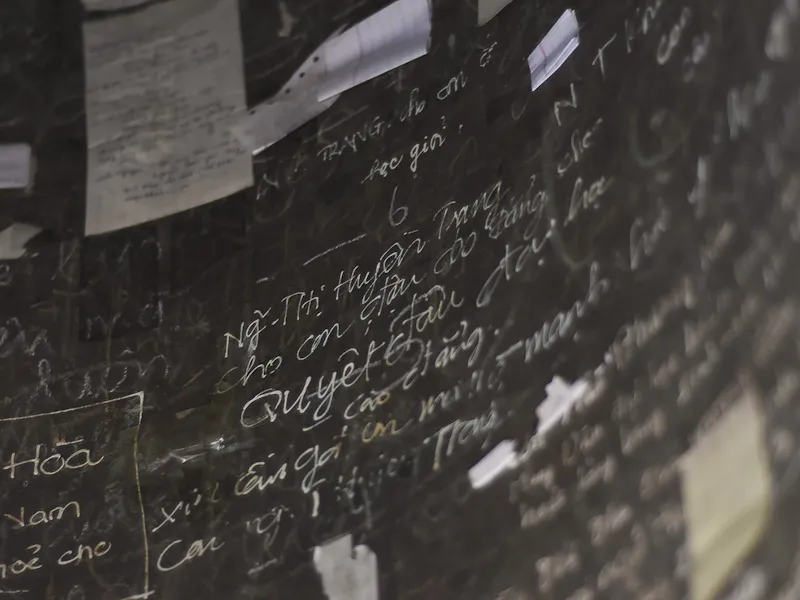 Viết vẽ bậy lên nhiều di tích, bảo vật quốc gia ảnh 2