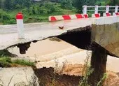 Lũ cuốn cầu trơ móng, nhiều nơi ở Quảng Trị vẫn chia cắt