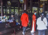 ĐH Huế cho sinh viên nghỉ học để phòng, chống Corona ảnh 2 Huế: Nhân viên bảo tàng, du khách kín mít khẩu trang