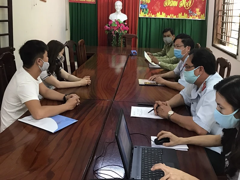 Người chửi khách hàng khi live stream bị mời lên làm việc ảnh 1