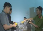 Tạm giữ người đàn ông mang thuốc nổ và kíp nổ đi bán