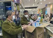 Hiệu thuốc bị 'sờ gáy' vì bán khẩu trang không niêm yết giá