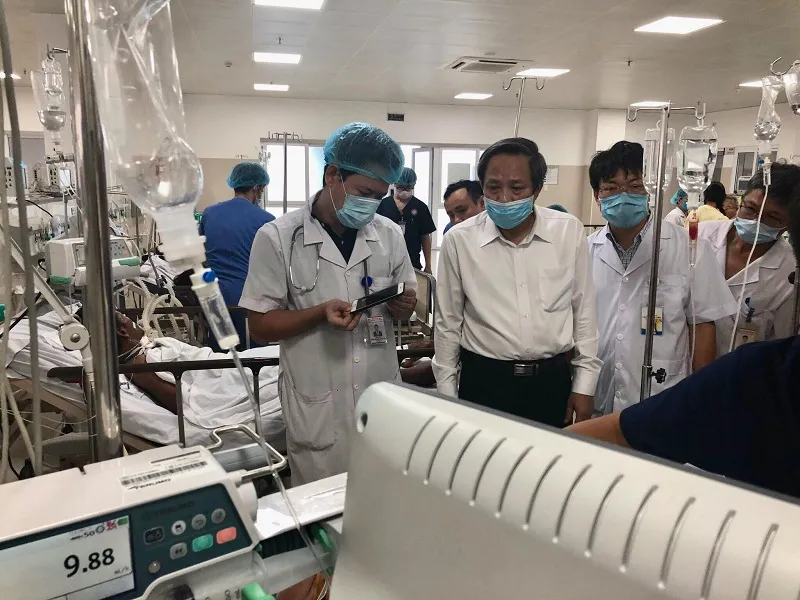 PTT Trương Hòa Bình thăm nạn nhân trong vụ lật xe ở Quảng Bình ảnh 2 PTT Trương Hòa Bình thăm nạn nhân trong vụ lật xe ở Quảng Bình ảnh 2