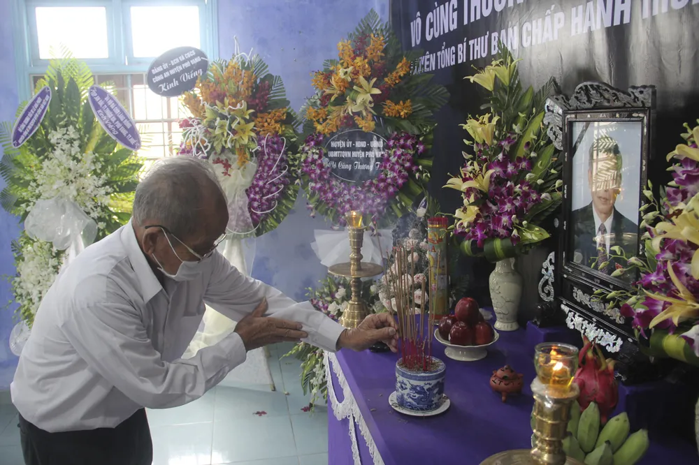 Làng biển ở Huế lập bàn thờ nguyên Tổng Bí thư Lê Khả Phiêu ảnh 4