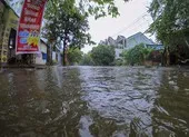 Một số đường ở Huế ngập nặng, 2 thủy điện xả lũ