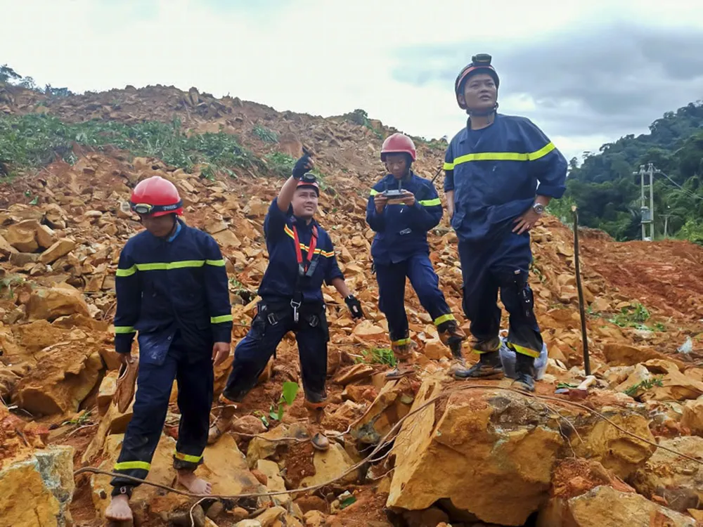 Nửa quả núi lớn đã đổ ập xuống thủy điện Rào Trăng 3 ảnh 3 Nửa quả núi lớn đã đổ ập xuống thủy điện Rào Trăng 3 ảnh 3