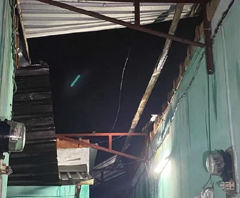 Bão số 13 đổ bộ vào Quảng Bình, nam Hà Tĩnh ảnh 16 Bão số 13: Thừa Thiên Huế gió giật kinh hoàng trong nhiều giờ - ảnh 2