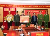 Bắt nhóm làm giả bệnh án bán cho người xin hoãn chấp hành án tù ảnh 2 Khen thưởng ban chuyên án phá đường dây làm giả hơn 20.000 giấy tờ