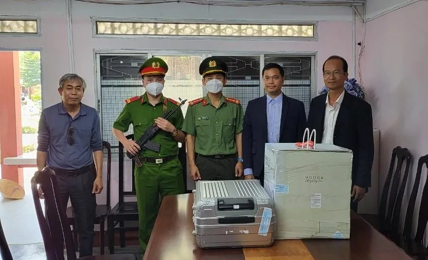 Hai cổ vật được đưa về Huế. Hai cổ vật được đưa về Huế.