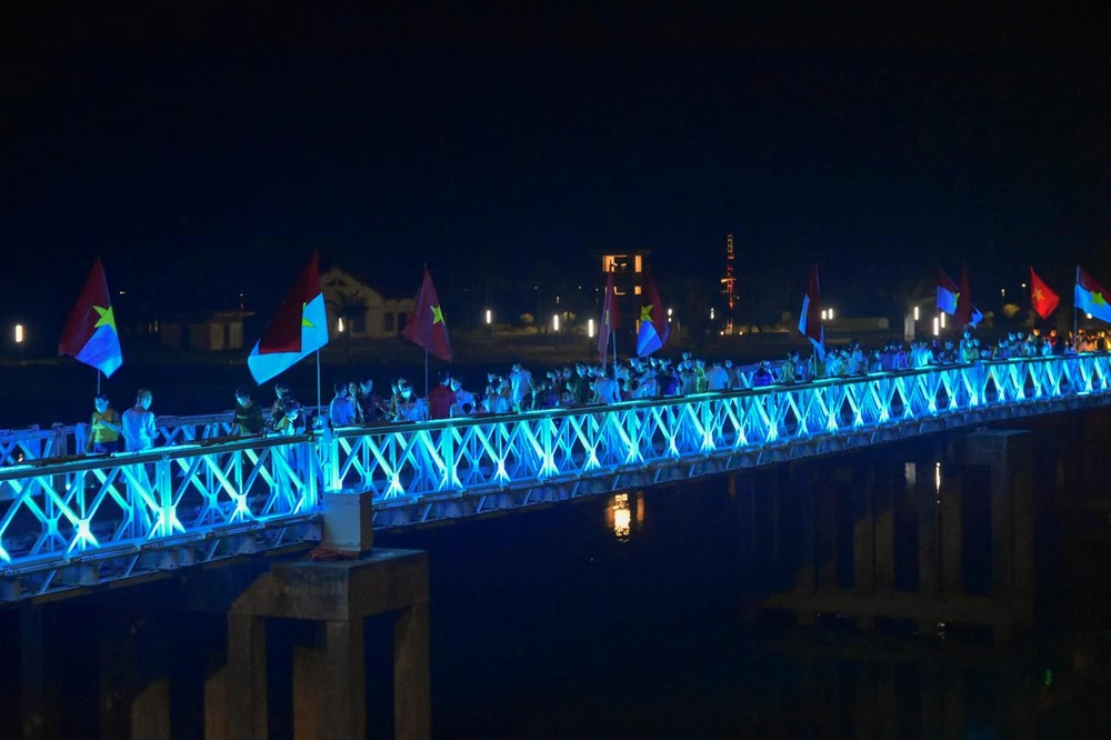 Theo đó, hệ thống điện chiếu sáng, âm thanh tại Nghĩa trang liệt sĩ quốc gia Trường Sơn có tổng mức đầu tư hơn 27 tỉ đồng; Thành Cổ Quảng Trị hơn 12 tỉ đồng và Khu di tích quốc gia đặc biệt đôi bờ Hiền Lương – Bến Hải hơn 20 tỉ đồng. Ảnh: NGUYỄN DO