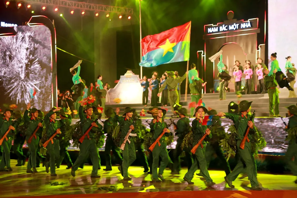 Chương trình nghệ thuật đặc biệt “Khát vọng Quảng Trị”. Ảnh: NGUYỄN DO