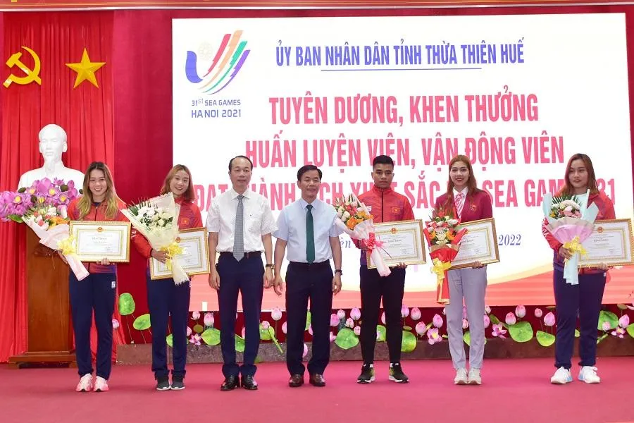 Các vận động viên nhận bằng khen của Chủ tịch UBND tỉnh Thừa Thiên - Huế. Các vận động viên nhận bằng khen của Chủ tịch UBND tỉnh Thừa Thiên - Huế.