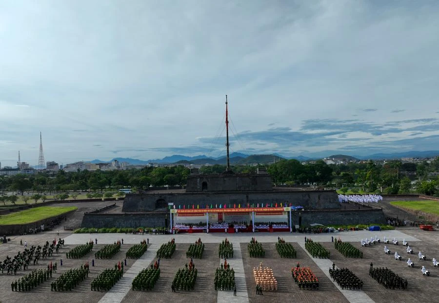 Sáng 4-7, Bộ Công an tổ chức khai mạc Chung kết Hội thi Điều lệnh, bắn súng, võ thuật Công an nhân dân Khu vực phía Nam năm 2022 tại Quảng trường Ngọ Môn, TP Huế, nhằm chào mừng kỷ niệm 60 năm Ngày truyền thống lực lượng Cảnh sát nhân dân (20-7-1962 - 20-7-2022).