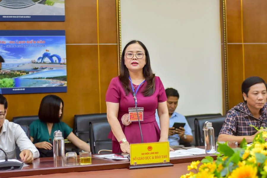 Bà Lê Thị Hương - Giám đốc sở GD&ĐT tỉnh Quảng Trị. Bà Lê Thị Hương - Giám đốc sở GD&ĐT tỉnh Quảng Trị.