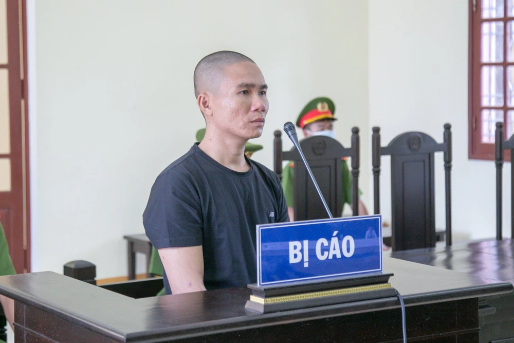 Bị cáo Nguyễn Văn Tiềm tại hội trường TAND huyện Cam Lộ. Ảnh: L.T