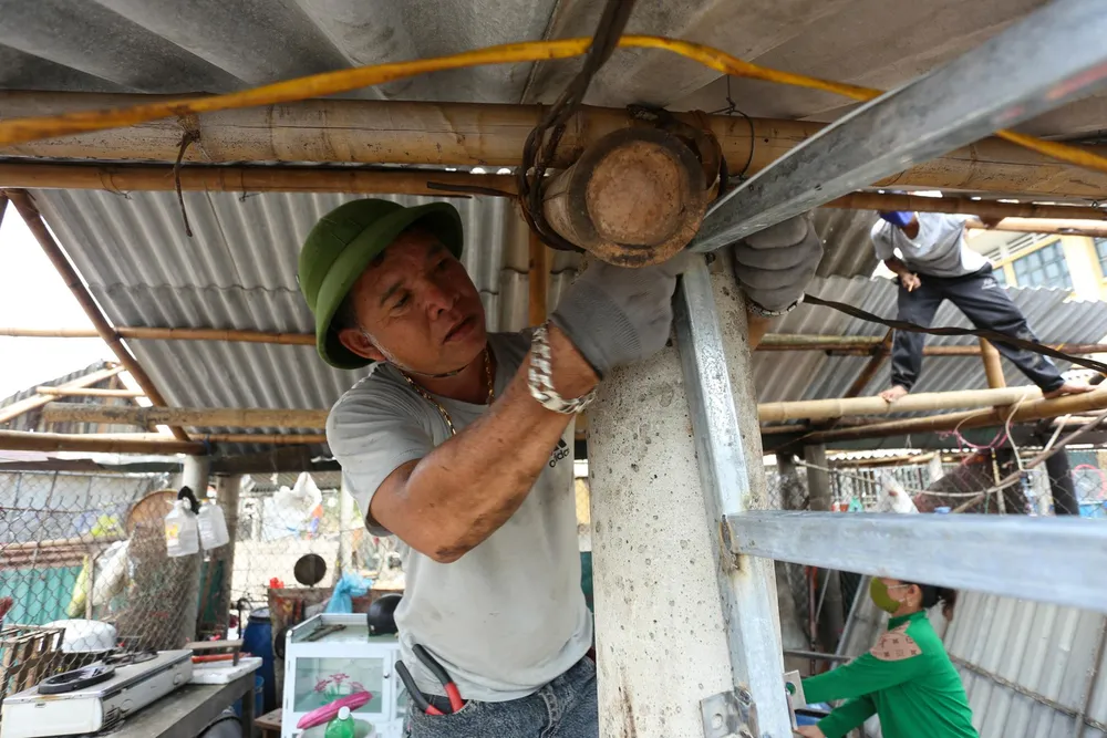 Nhiều người cho rằng đây là lần đầu tiên họ chứng kiến một cơn cuồng phong kinh hoàng như vậy. Nhiều người cho rằng đây là lần đầu tiên họ chứng kiến một cơn cuồng phong kinh hoàng như vậy.