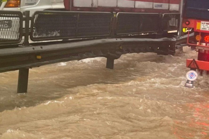 Hiện mực nước ngập khoảng 20cm - 30cm.