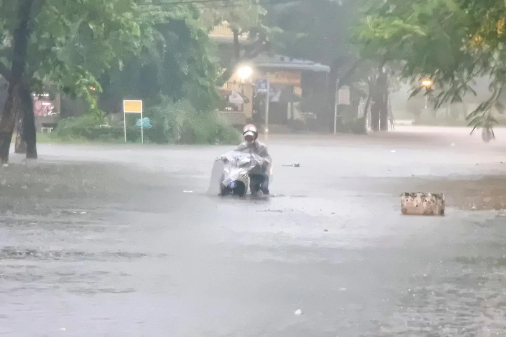 Thừa Thiên - Huế mưa lớn, nhiều nơi bị ngập.