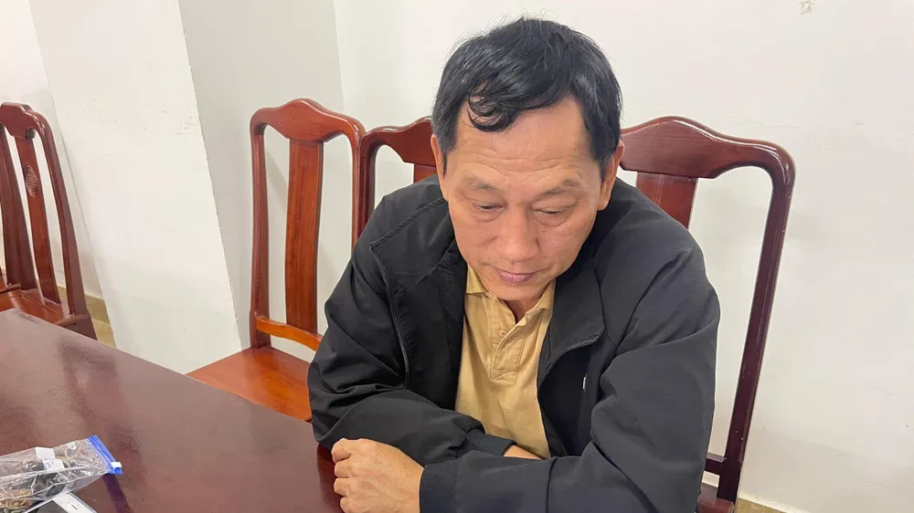 Ông Phan Hồng Huế tại cơ quan công an.