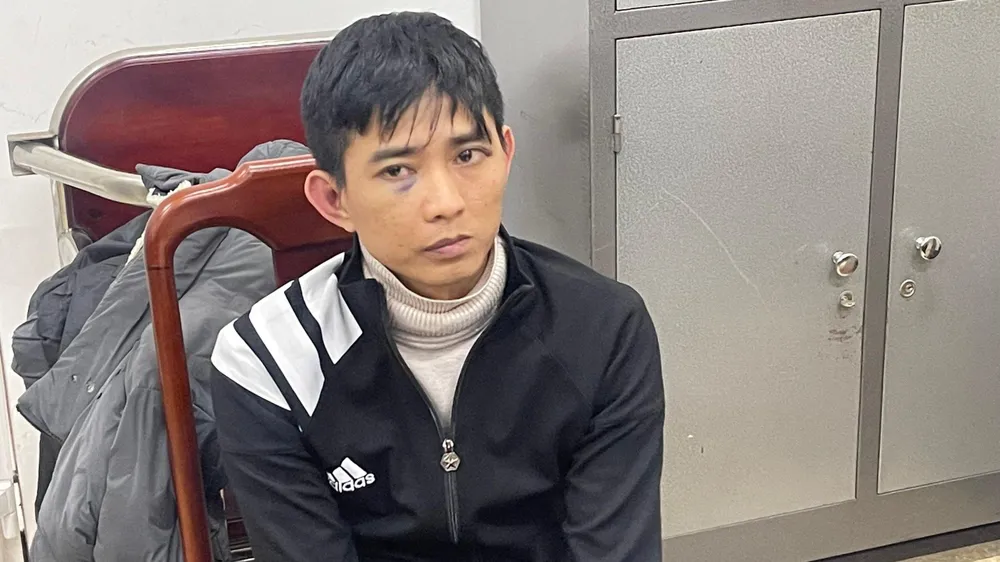 Nguyễn Thanh Tuấn tại cơ quan công an.