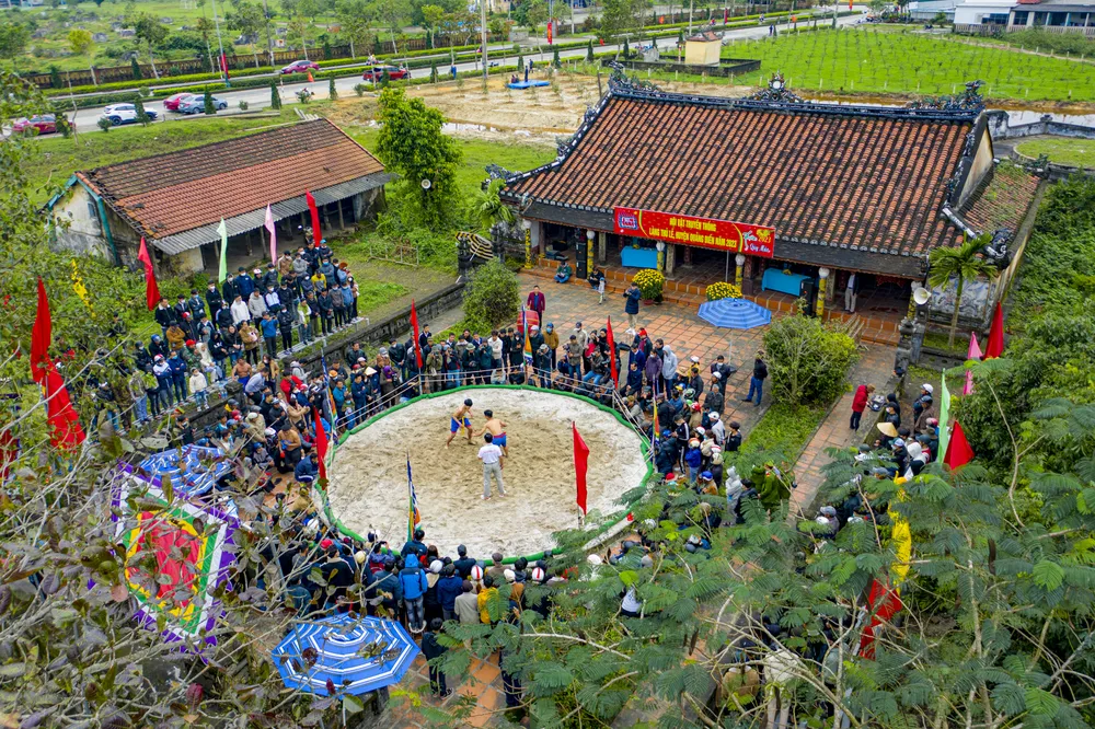 Sới vật làng Thủ Lễ có truyền thống hàng trăm năm. Ảnh: L.HOÀNG