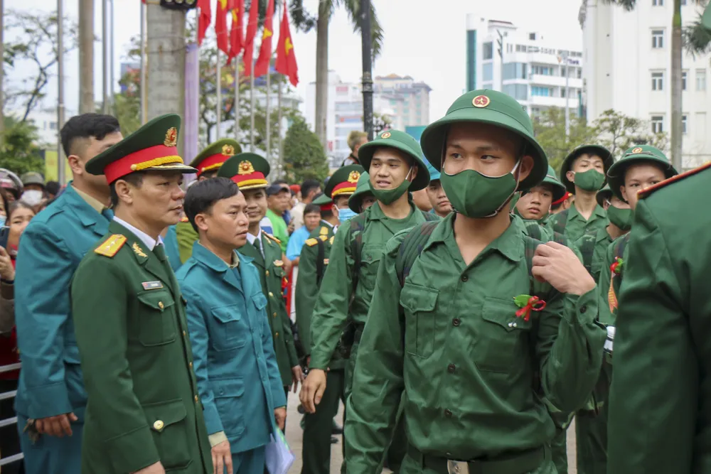 Sáng 6-2, tất cả các huyện, thị xã, thành phố trên địa bàn tỉnh Thừa Thiên Huế tổ chức lễ giao, nhận quân năm 2023.