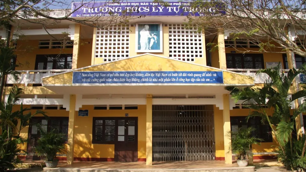 Trường THCS Lý Tự Trọng, nơi xảy ra sự việc. Trường THCS Lý Tự Trọng, nơi xảy ra sự việc.