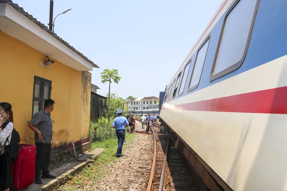 Tàu SE1 gặp sự cố ở khu vực rời ga Huế. Tàu SE1 gặp sự cố ở khu vực rời ga Huế.