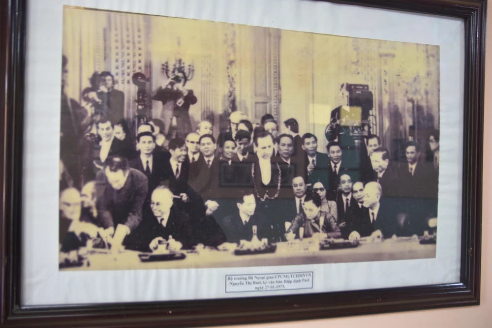 Bà là Bộ trưởng Bộ Ngoại giao, đảm nhiệm vai trò là Trưởng phái đoàn Chính phủ Cách mạng lâm thời Cộng hòa MNVN tham gia hội nghị 4 bên hòa bình cho Việt Nam tại Paris và là người đại diện các bên ký hiệp định Paris. Ảnh: NGUYỄN DO