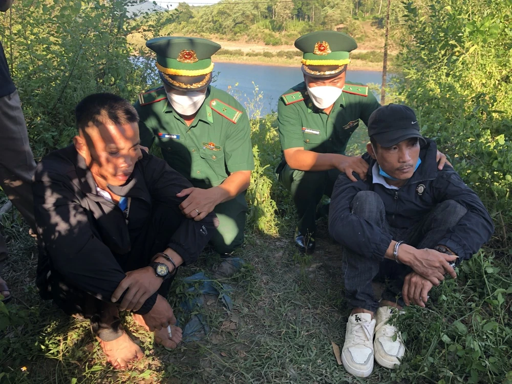 Nguyễn Đăng Quảng và Trần Lâm Bình lúc bị bắt. Ảnh: P.TRUNG