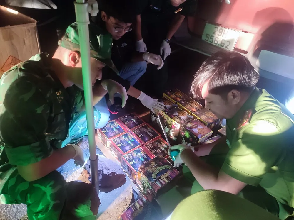 42 kg pháo lậu được bắt giữ. Ảnh: ĐÌNH TIẾN 42 kg pháo lậu được bắt giữ. Ảnh: ĐÌNH TIẾN