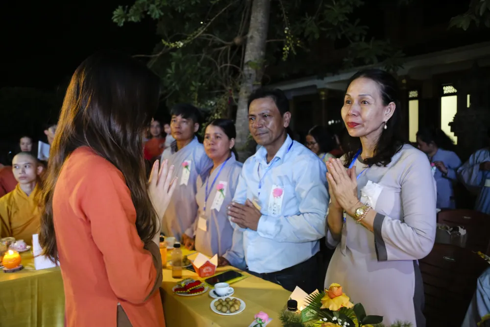 Những giọt nước mắt rơi trong lễ Vu lan báo hiếu.