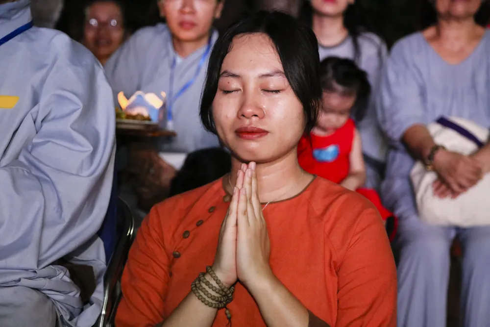 Đông đảo phật tử cùng người thân của mình đến tham dự lễ Vu lan.