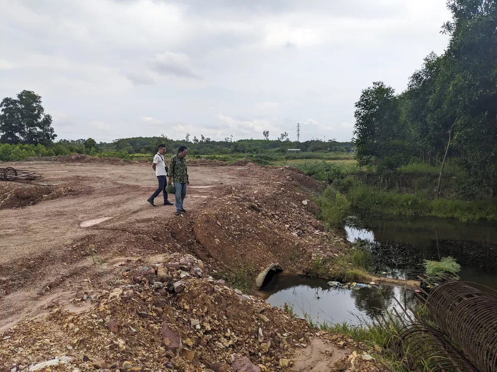 Người dân phản ánh việc thi công dự án chậm chạp ảnh hưởng đến cuộc sống người dân. Ảnh: NGUYỄN DO Người dân phản ánh việc thi công dự án chậm chạp ảnh hưởng đến cuộc sống người dân. Ảnh: NGUYỄN DO