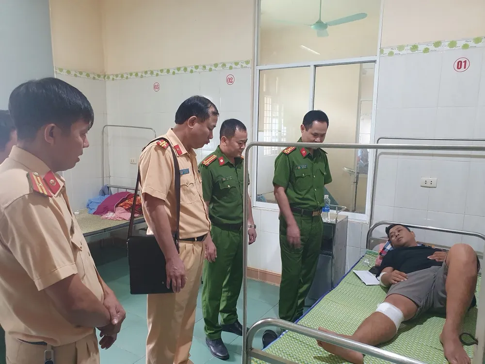CSGT Hồ Văn Huỳnh bị thương. Ảnh: CACC cagt-bi-thuong.jpg