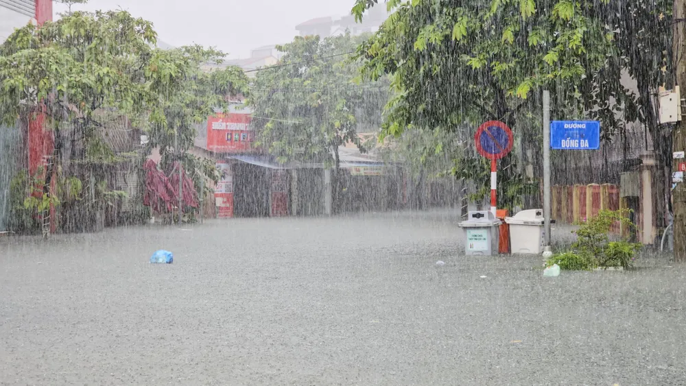 Chùm ảnh: TP Huế chìm trong biển nước